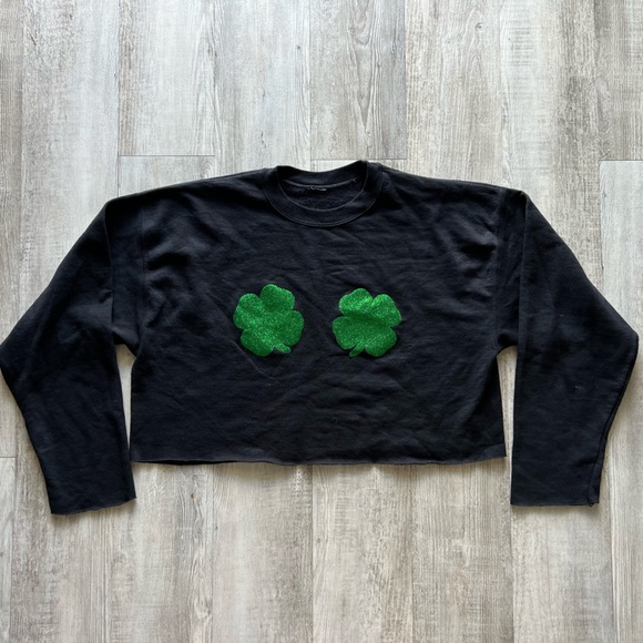 Green Glitter Double Shamrock Cropped St. Patrick's Day Crew Neck Sweatshirt - Picture 3 of 5